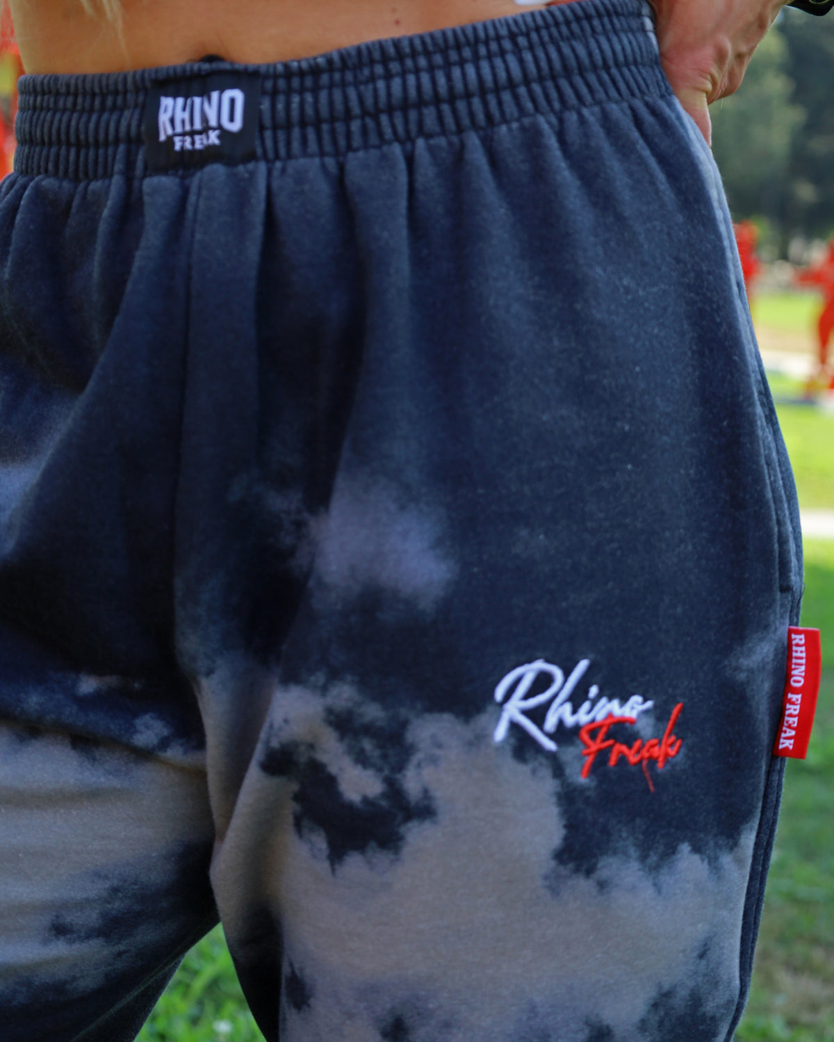 "Spray Flow" Oversized Pants – Art and Attitude in Motion
