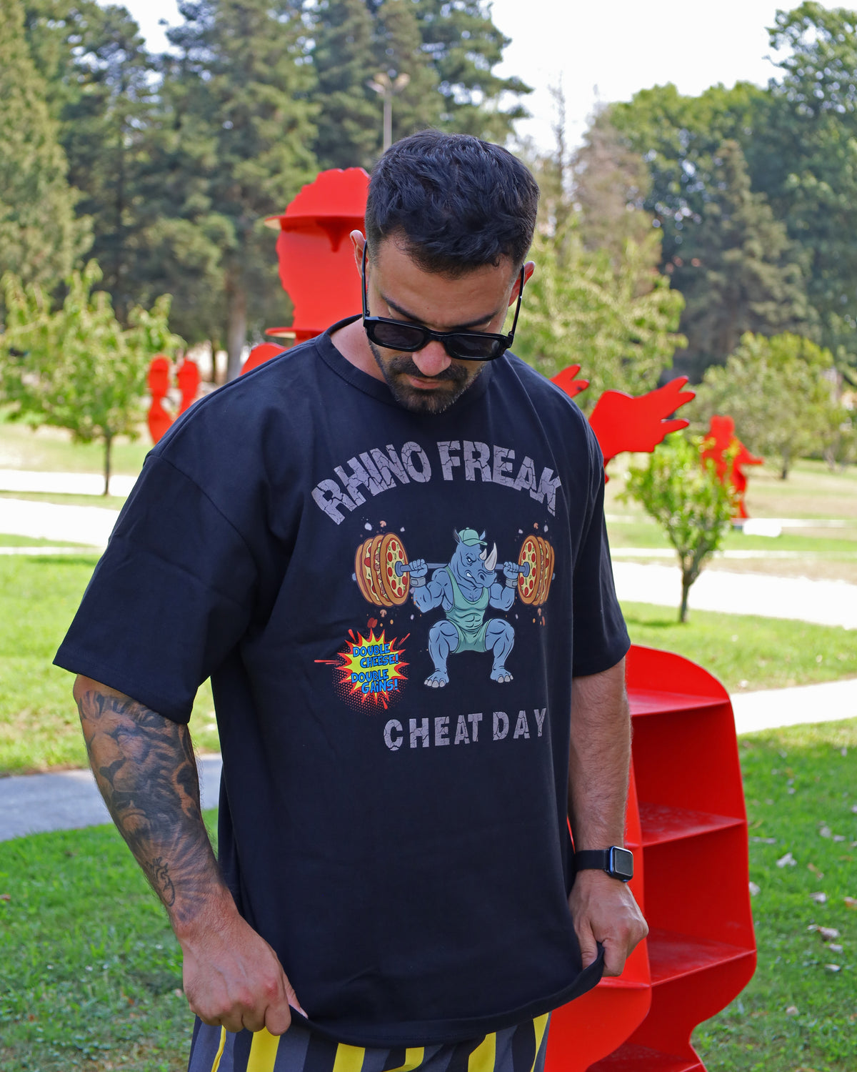 Oversized T-Shirt "Bulking Season & Cheat Day" – Attitude, Humor and Muscle Mass