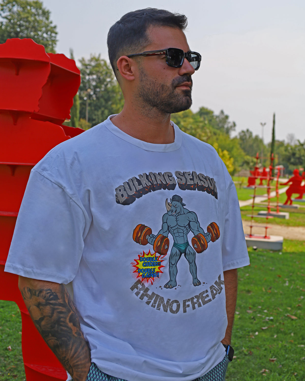 Oversized T-Shirt "Bulking Season & Cheat Day" – Attitude, Humor and Muscle Mass