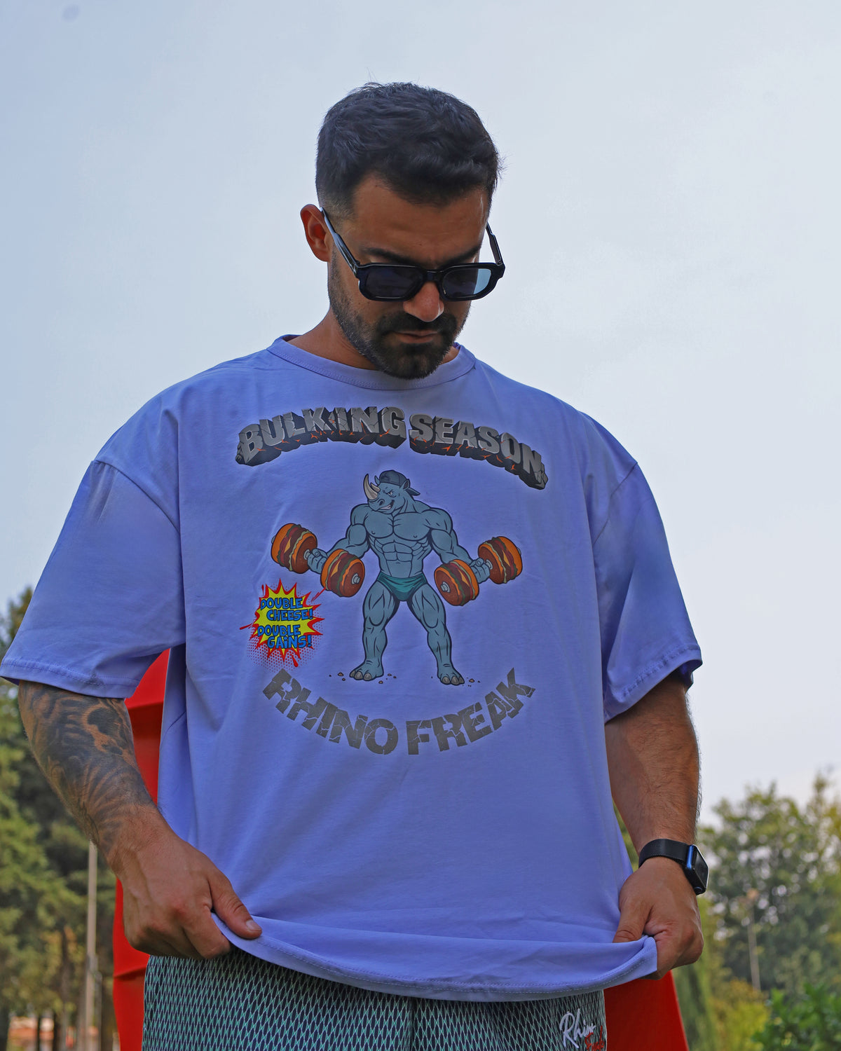Oversized T-Shirt "Bulking Season & Cheat Day" – Attitude, Humor and Muscle Mass