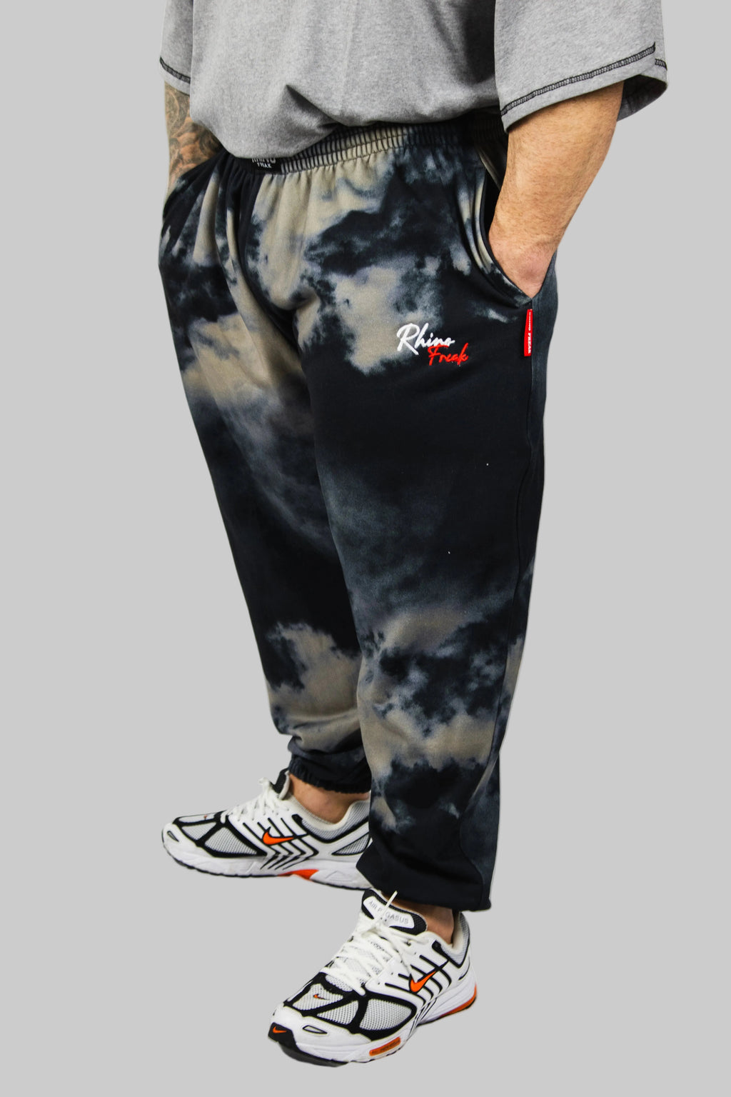 "Spray Flow" Oversized Pants – Art and Attitude in Motion
