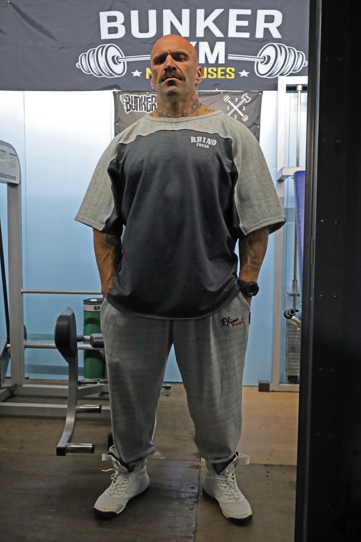 "Heavy Grid" Oversized Pants – Texture, Comfort, and Old-School Attitude